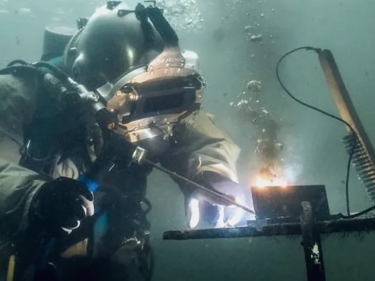 Underwater cutting operation