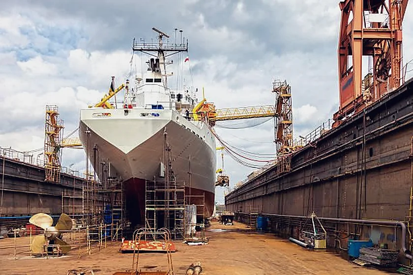 Vessel supported in a dry dock